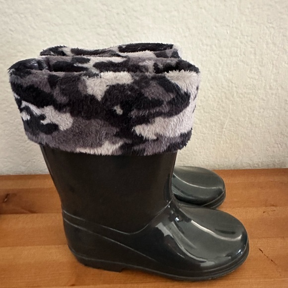 Carter's Toddler Rollover Faux Fur Cuff Rain Boot - Picture 3 of 6